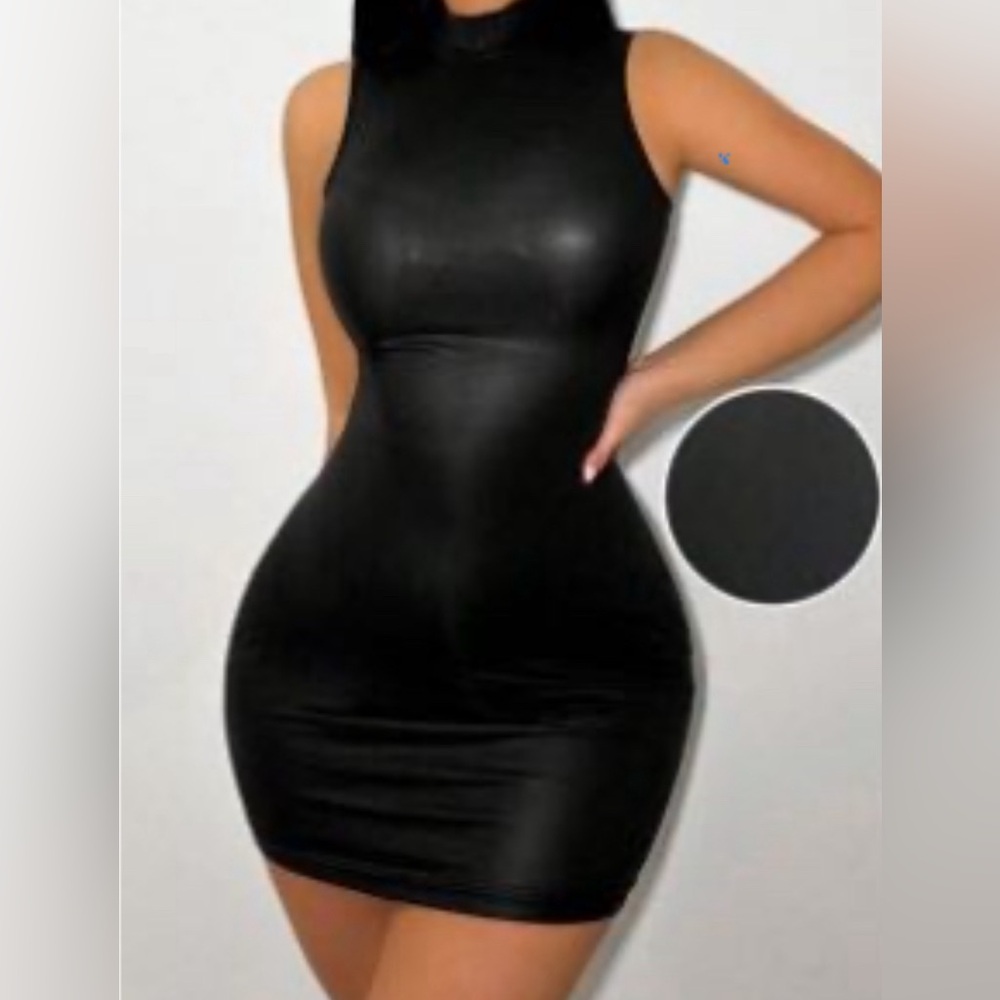 Sleeveless pu leather dress.